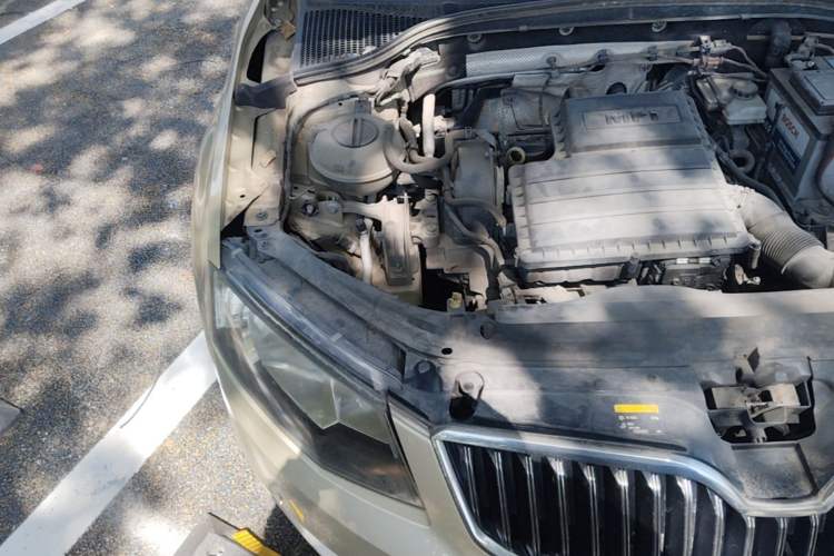 Used Skoda Octavia 2015 1.6L Automatic Yijun Edition Engine Bay Right