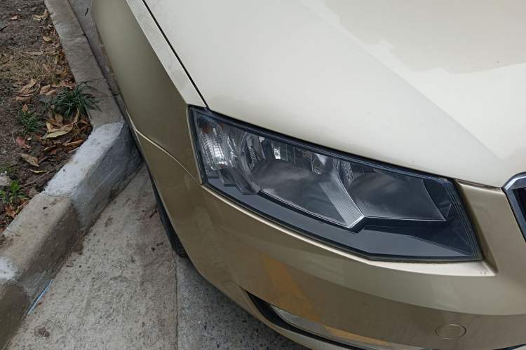 Used Skoda Octavia 2015 1.6L Automatic Yijun Edition Exterior 3