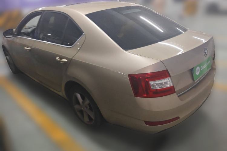 Used Skoda Octavia 2015 1.6L Automatic Yijun Edition Exterior 3