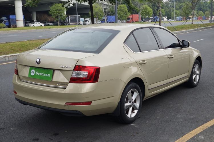 Used Skoda Octavia 2015 1.6L Automatic Yijie Edition Exterior 4