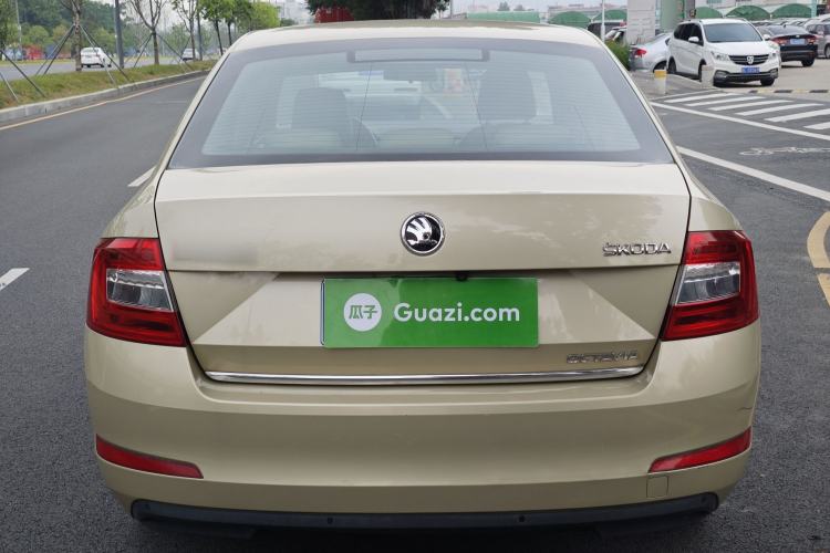 Used Skoda Octavia 2015 1.6L Automatic Yijie Edition Exterior 5