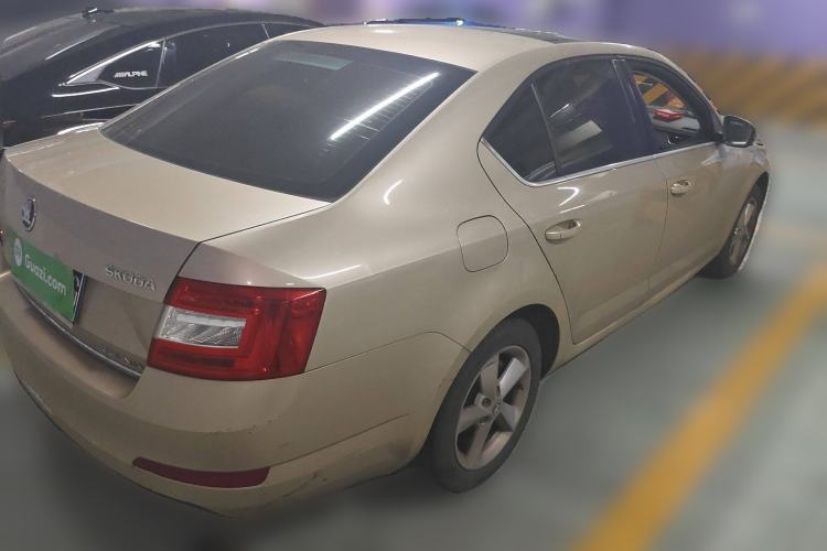 Used Skoda Octavia 2015 1.6L Automatic Yijun Edition Exterior 5