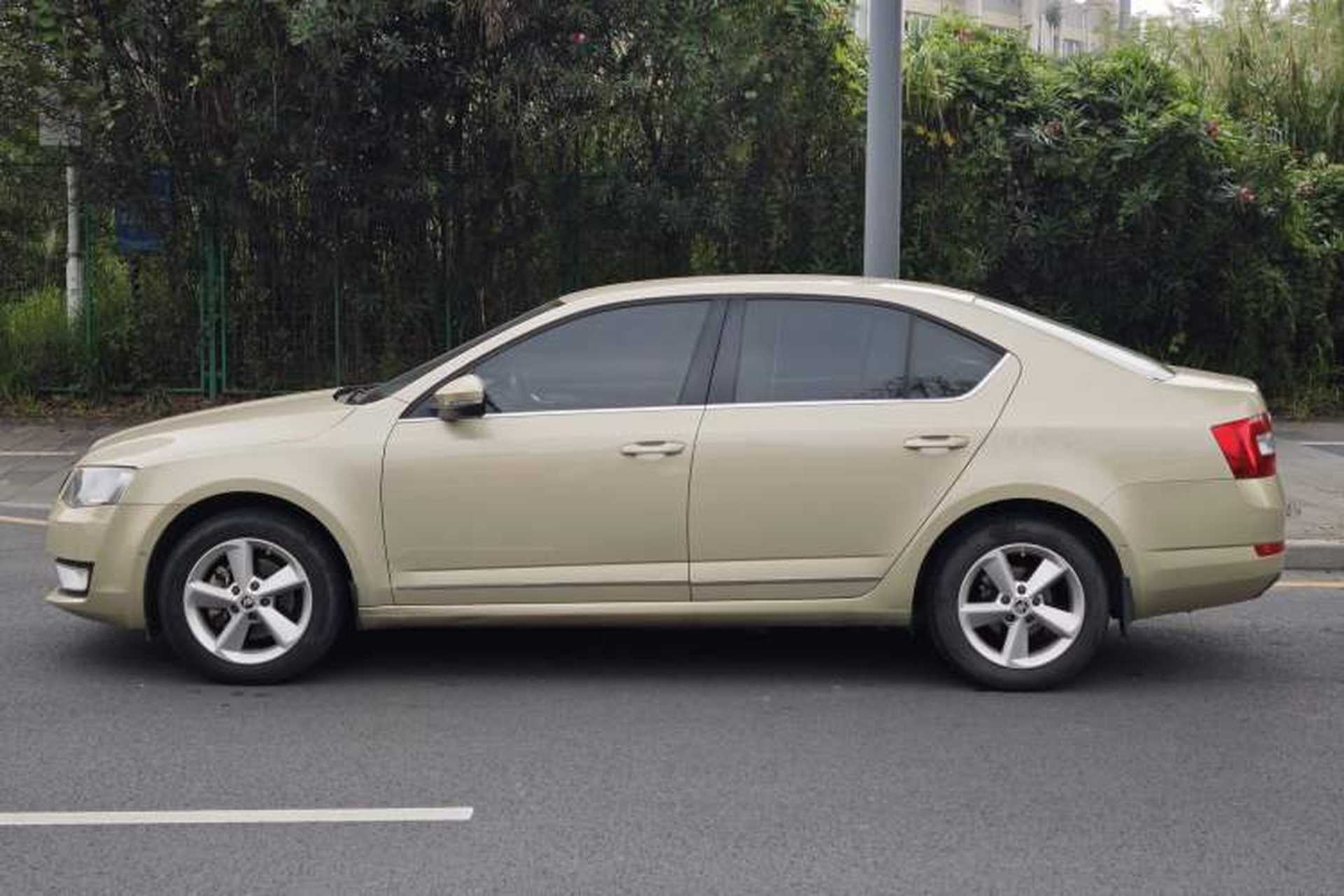 Used Skoda Octavia 2015 1.6L Automatic Yijie Edition Exterior 8