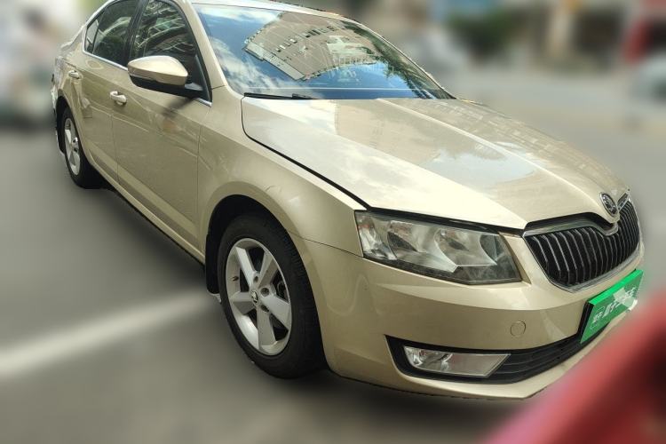 Used Skoda Octavia 2015 1.6L Manual Yijie Edition Front Right 45 Deg
