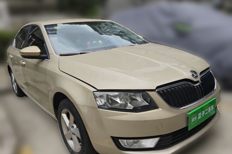 Used Skoda Octavia 2015 1.6L Automatic Eado Edition Front Right 45 Deg