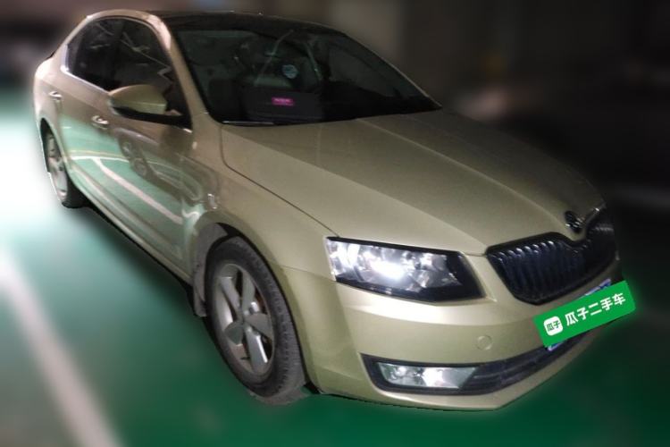 Used Skoda Octavia 2015 1.6L Automatic Yijie Edition Front Right 45 Deg