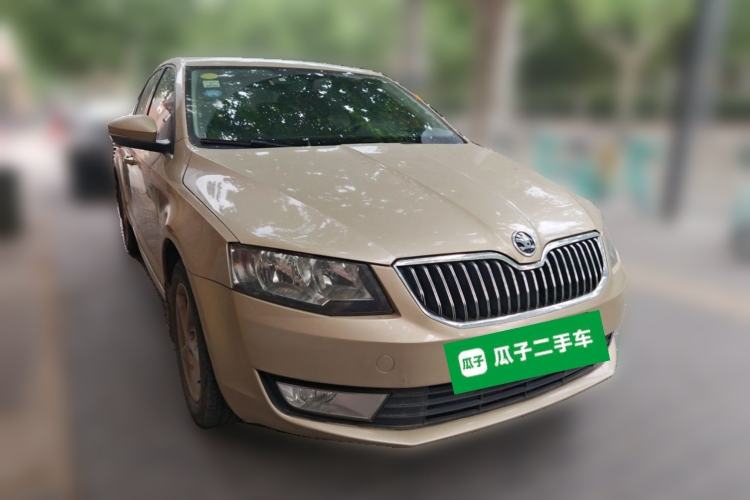 Used Skoda Octavia 2015 1.6L Automatic Yijie Edition Front Right 45 Deg