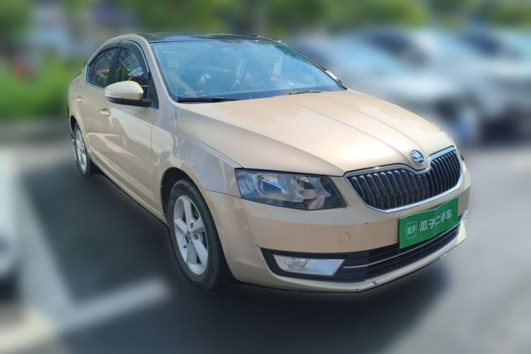 Used Skoda Octavia 2015 1.6L Automatic Yijun Edition Front Right 45 Deg