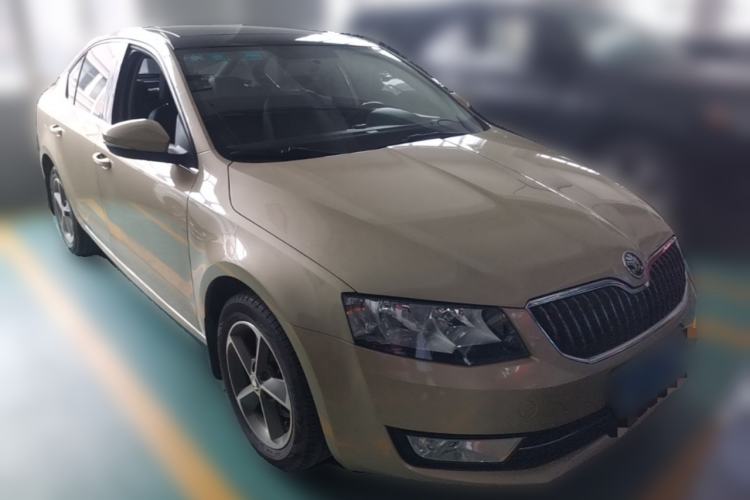 Used Skoda Octavia 2015 1.6L Automatic Yijun Edition Front Right 45 Deg