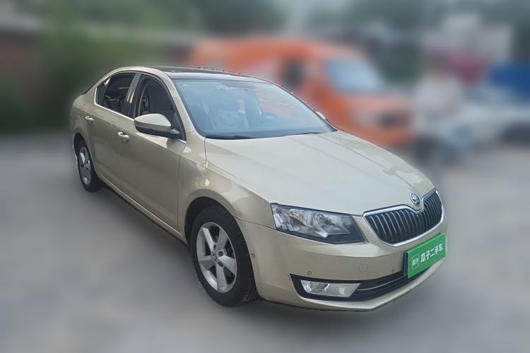Used Skoda Octavia 2015 1.4TSI DSG Yijun Edition Front Right 45 Deg