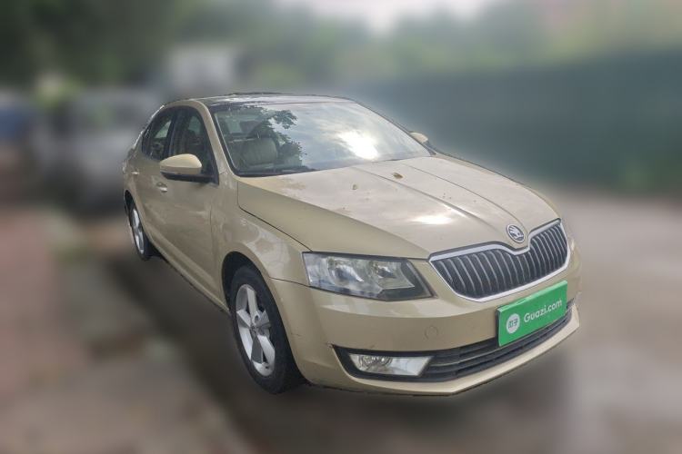 Used Skoda Octavia 2015 1.6L Automatic Yijun Edition Front Right 45 Deg