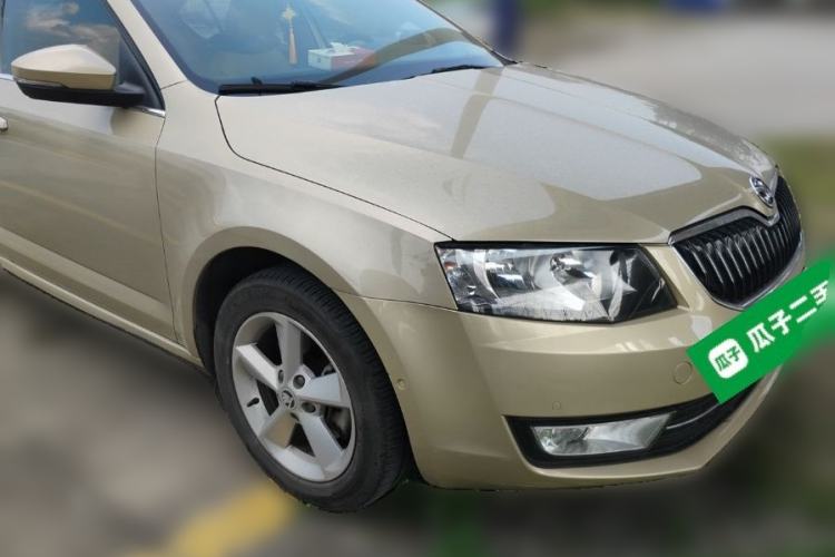 Used Skoda Octavia 2015 1.4TSI DSG Yijun Edition Front Right 45 Deg