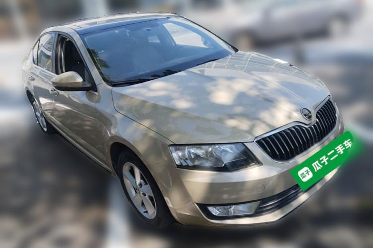 Used Skoda Octavia 2015 1.6L Automatic Yijun Edition Front Right 45 Deg