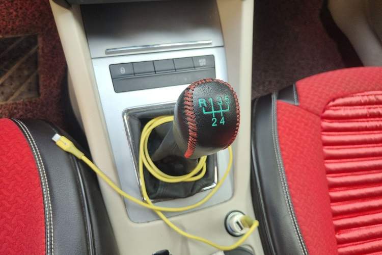 Used Skoda Octavia 2015 1.6L Manual Yijie Edition Gear Lever