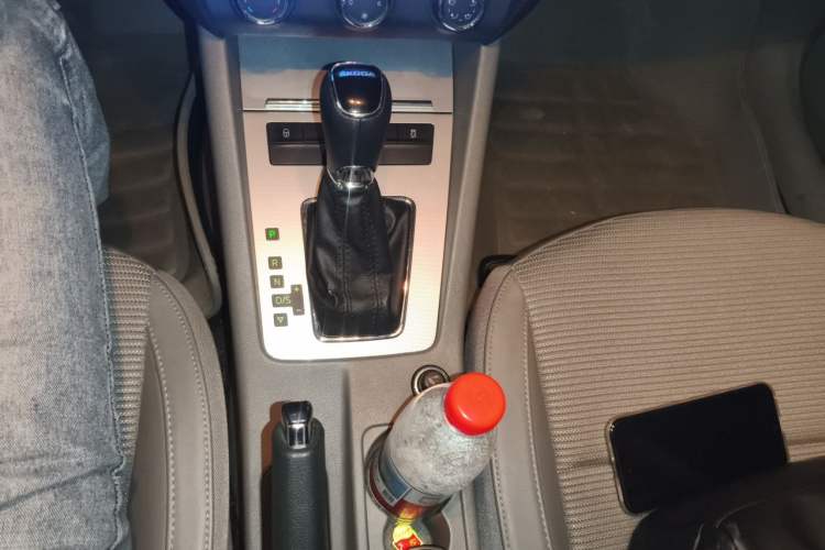 Used Skoda Octavia 2015 1.6L Automatic Yijie Edition Gear Lever