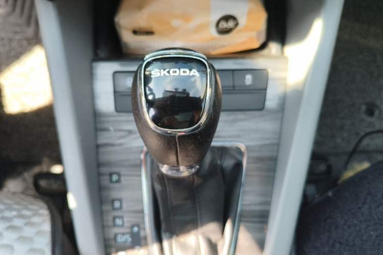 Used Skoda Octavia 2015 1.6L Automatic Yijun Edition Gear Lever