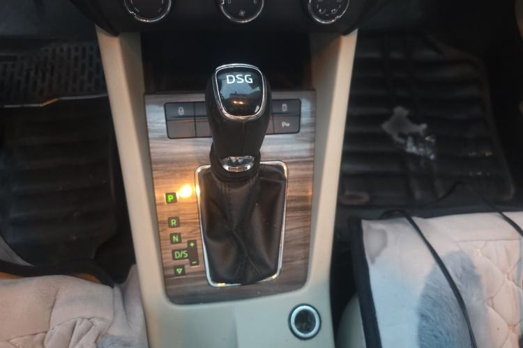 Used Skoda Octavia 2015 1.4TSI DSG Yijun Edition Gear Lever
