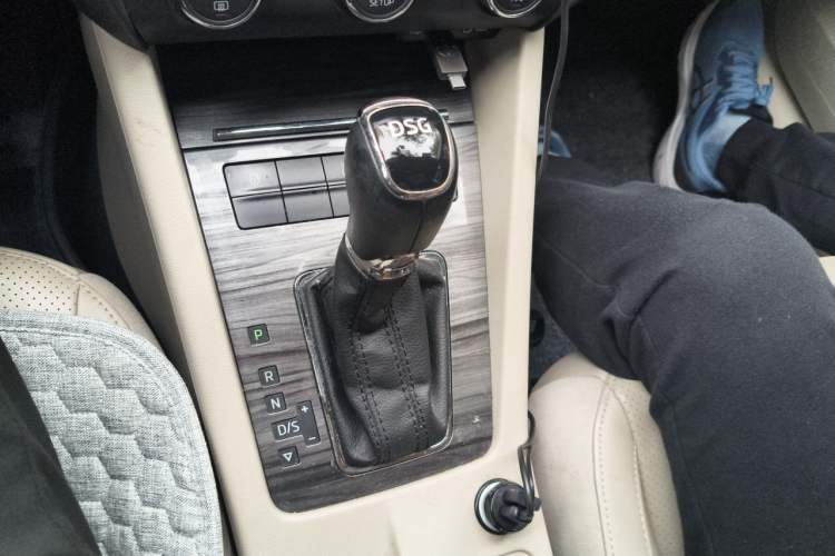 Used Skoda Octavia 2015 1.4TSI DSG Elegance Edition Gear Lever