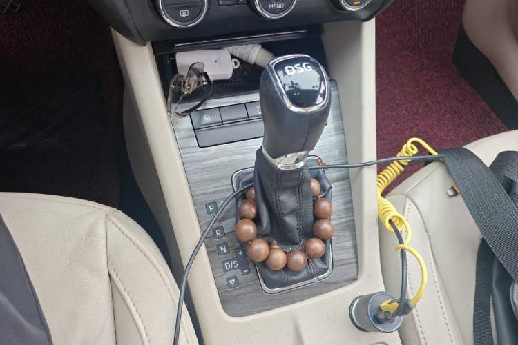 Used Skoda Octavia 2015 1.4TSI DSG Yijun Edition Gear Lever