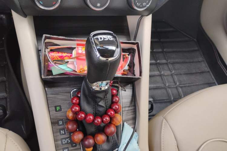 Used Skoda Octavia 2015 1.4TSI DSG Yijun Edition Gear Lever
