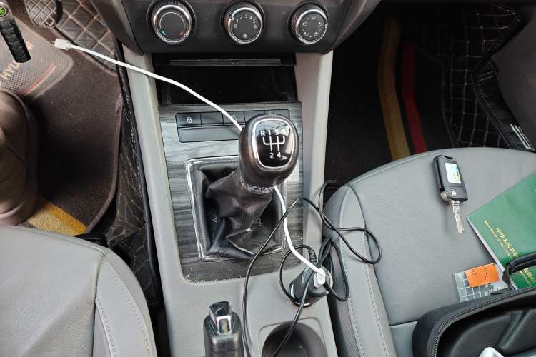 Used Skoda Octavia 2015 1.6L Manual Yijun Edition Gear Lever