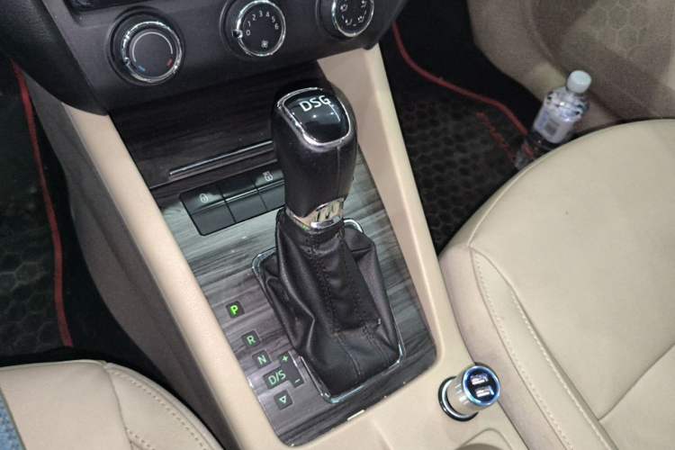Used Skoda Octavia 2015 1.4TSI DSG Yijun Edition Gear Lever