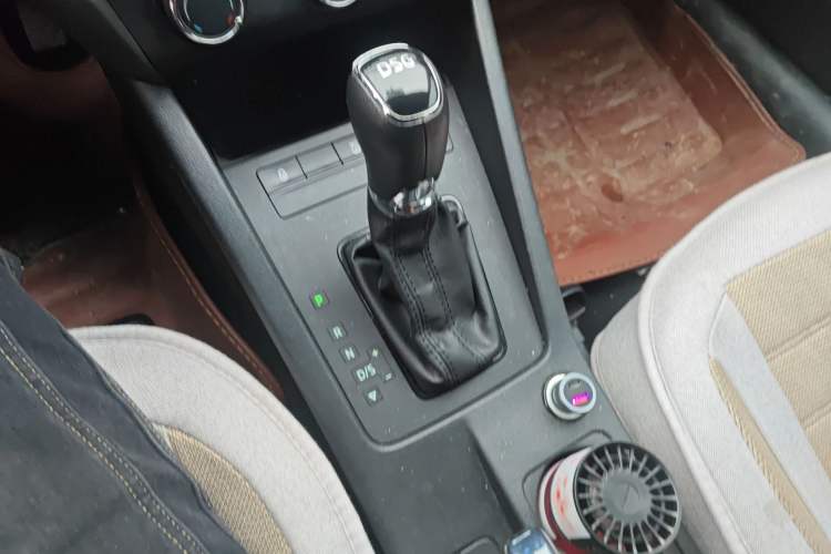 Used Skoda Octavia 2015 1.4TSI DSG Eado Edition Gear Lever