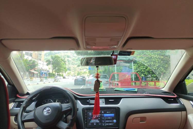 Used Skoda Octavia 2015 1.6L Manual Yijie Edition Headliner