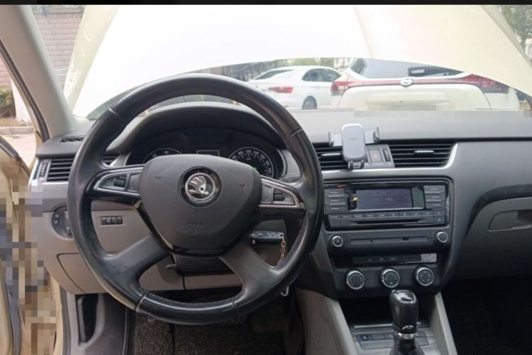 Used Skoda Octavia 2015 1.6L Automatic Yijun Edition Interior 2