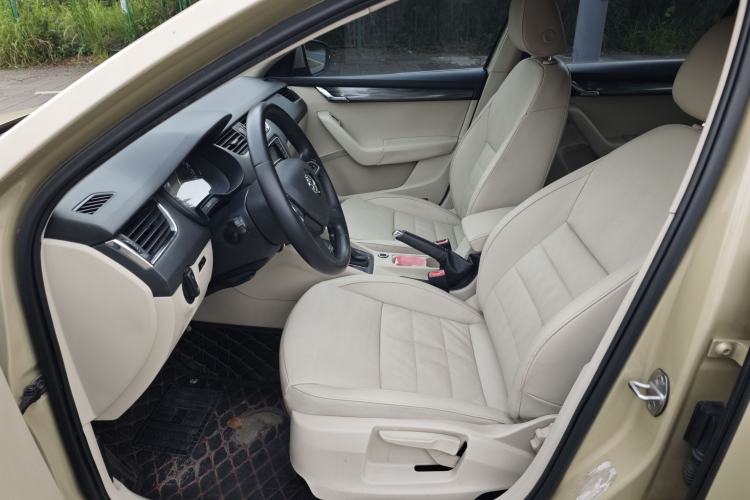 Used Skoda Octavia 2015 1.6L Automatic Yijie Edition Interior 2