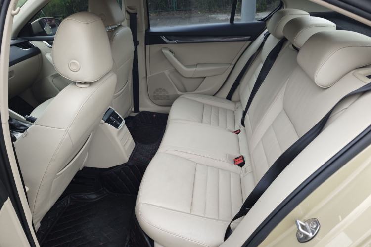 Used Skoda Octavia 2015 1.6L Automatic Yijie Edition Interior 3
