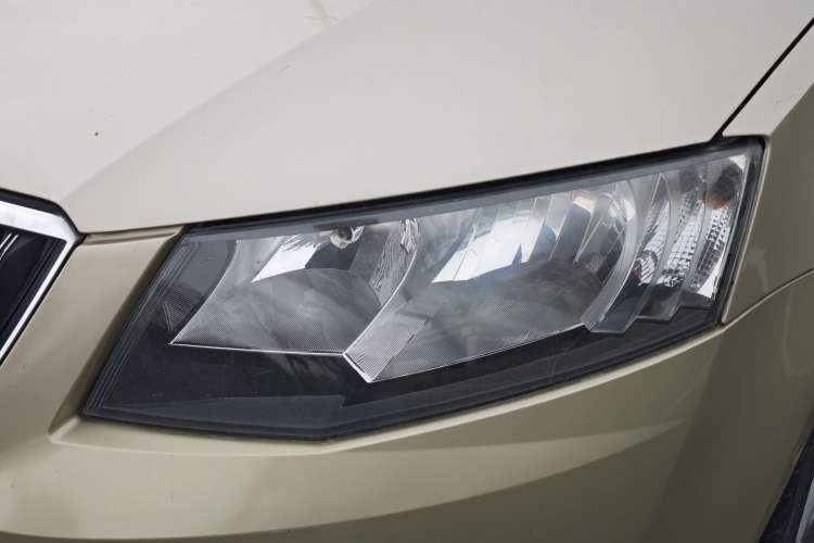 Used Skoda Octavia 2015 1.6L Automatic Yijie Edition Left Front Headlight