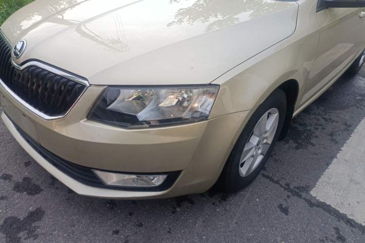 Used Skoda Octavia 2015 1.6L Automatic Eado Edition Left Front Headlight