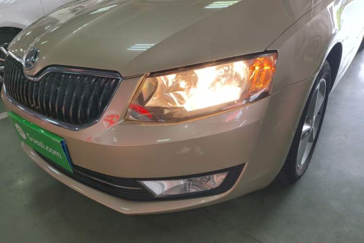 Used Skoda Octavia 2015 1.6L Automatic Yijun Edition Left Front Headlight