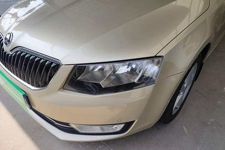 Used Skoda Octavia 2015 1.6L Automatic Yijun Edition Left Front Headlight
