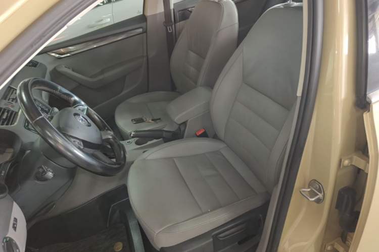 Used Skoda Octavia 2015 1.6L Automatic Yijun Edition Left Front Seat