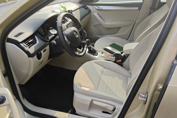 Used Skoda Octavia 2015 1.6L Automatic Yijie Edition Left Front Seat