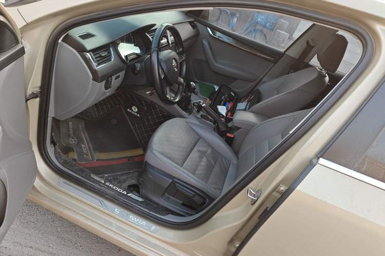Used Skoda Octavia 2015 1.6L Manual Yijun Edition Left Front Seat