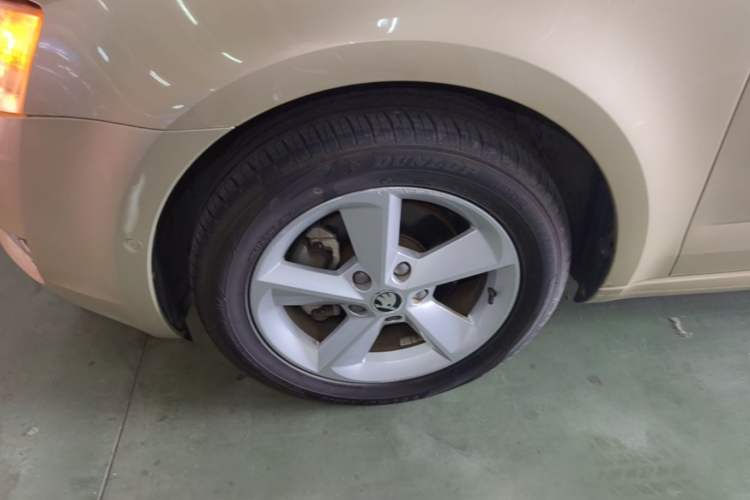 Used Skoda Octavia 2015 1.6L Automatic Yijun Edition Left Front Wheel Hub