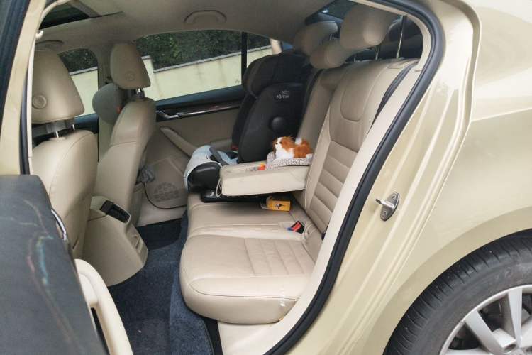 Used Skoda Octavia 2015 1.4TSI DSG Elegance Edition Left Rear Seat