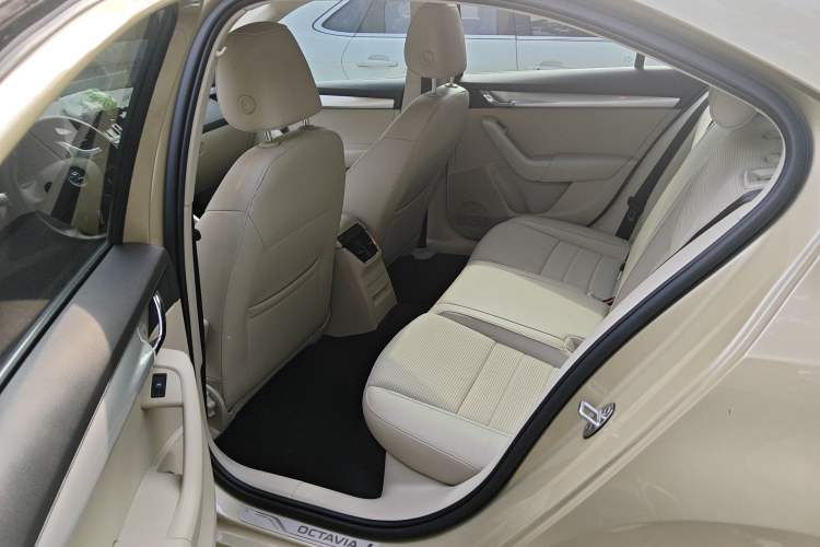 Used Skoda Octavia 2015 1.6L Automatic Yijie Edition Left Rear Seat