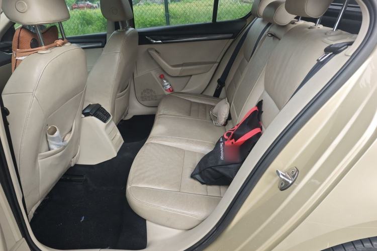 Used Skoda Octavia 2015 1.6L Automatic Yijun Edition Left Rear Seat