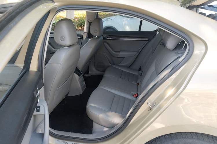 Used Skoda Octavia 2015 1.6L Automatic Yijun Edition Left Rear Seat