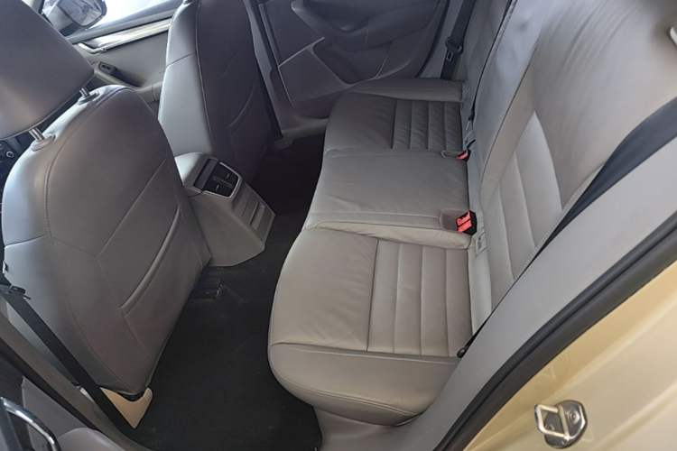 Used Skoda Octavia 2015 1.6L Automatic Yijun Edition Left Rear Seat