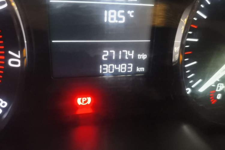 Used Skoda Octavia 2015 1.6L Automatic Yijie Edition Odometer Close Up