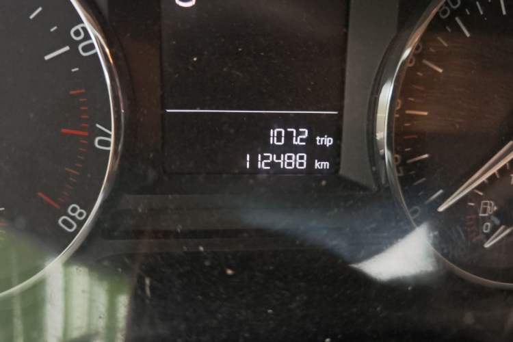 Used Skoda Octavia 2015 1.6L Automatic Yijie Edition Odometer Close Up