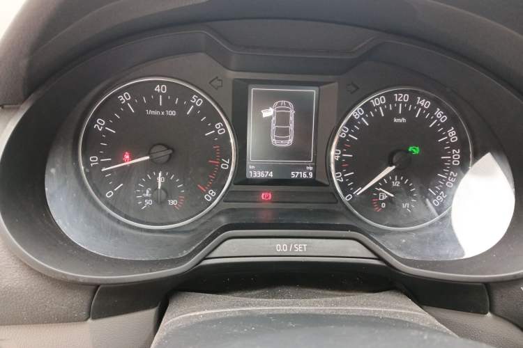 Used Skoda Octavia 2015 1.6L Automatic Yijun Edition Odometer Close Up