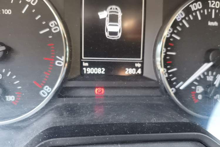 Used Skoda Octavia 2015 1.6L Automatic Yijun Edition Odometer Close Up
