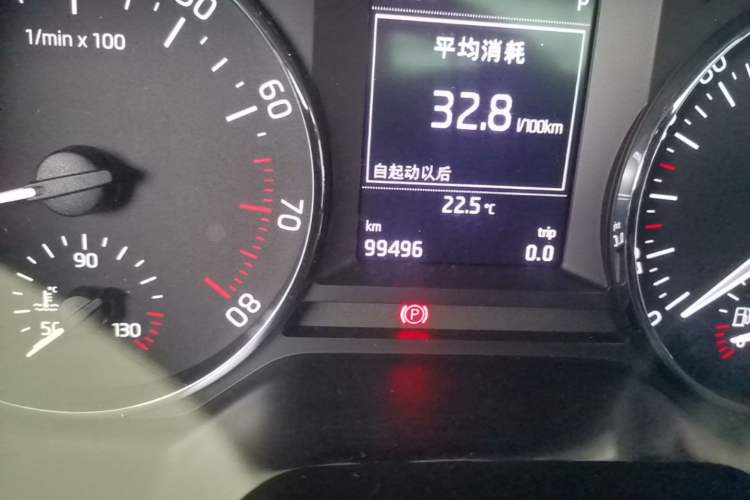 Used Skoda Octavia 2015 1.6L Automatic Yijun Edition Odometer Close Up