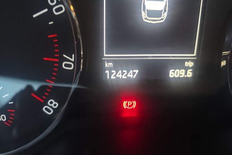 Used Skoda Octavia 2015 1.4TSI DSG Yijun Edition Odometer Close Up
